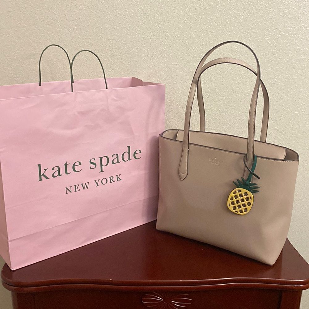 ♠️ KATE SPADE WARM BEIGE MARLEE TOTE WITH PINEAPPLE 🍍